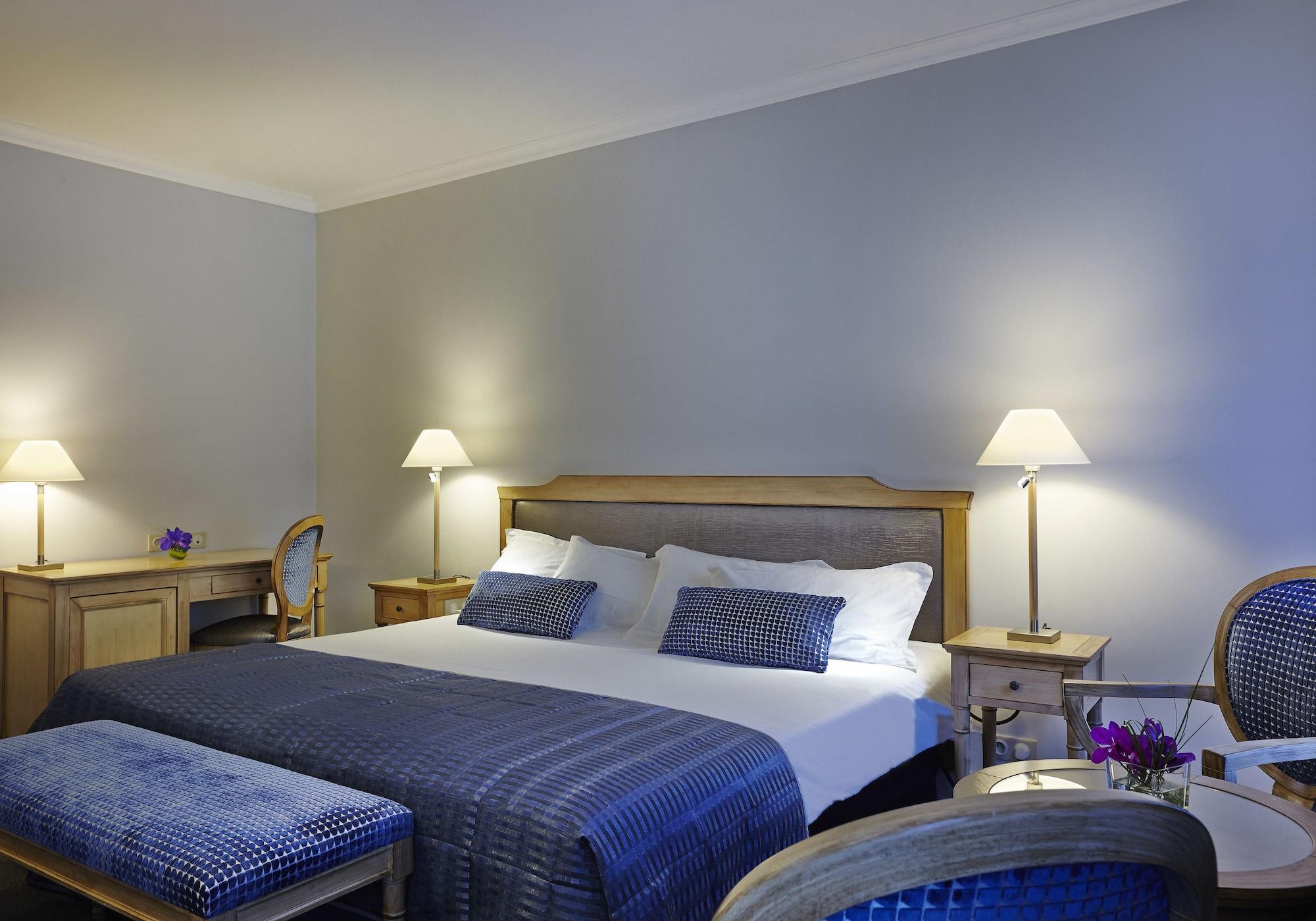 Royal Hotel Paris Champs Elysees Екстер'єр фото