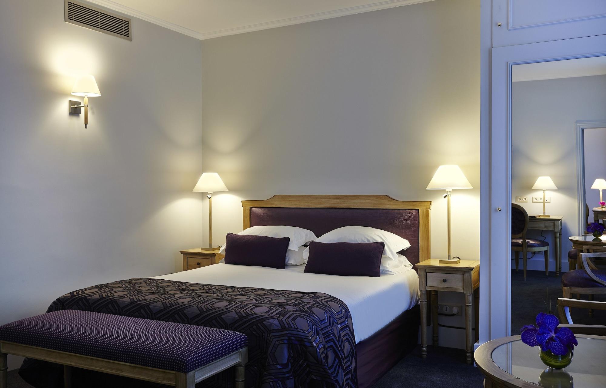 Royal Hotel Paris Champs Elysees Екстер'єр фото
