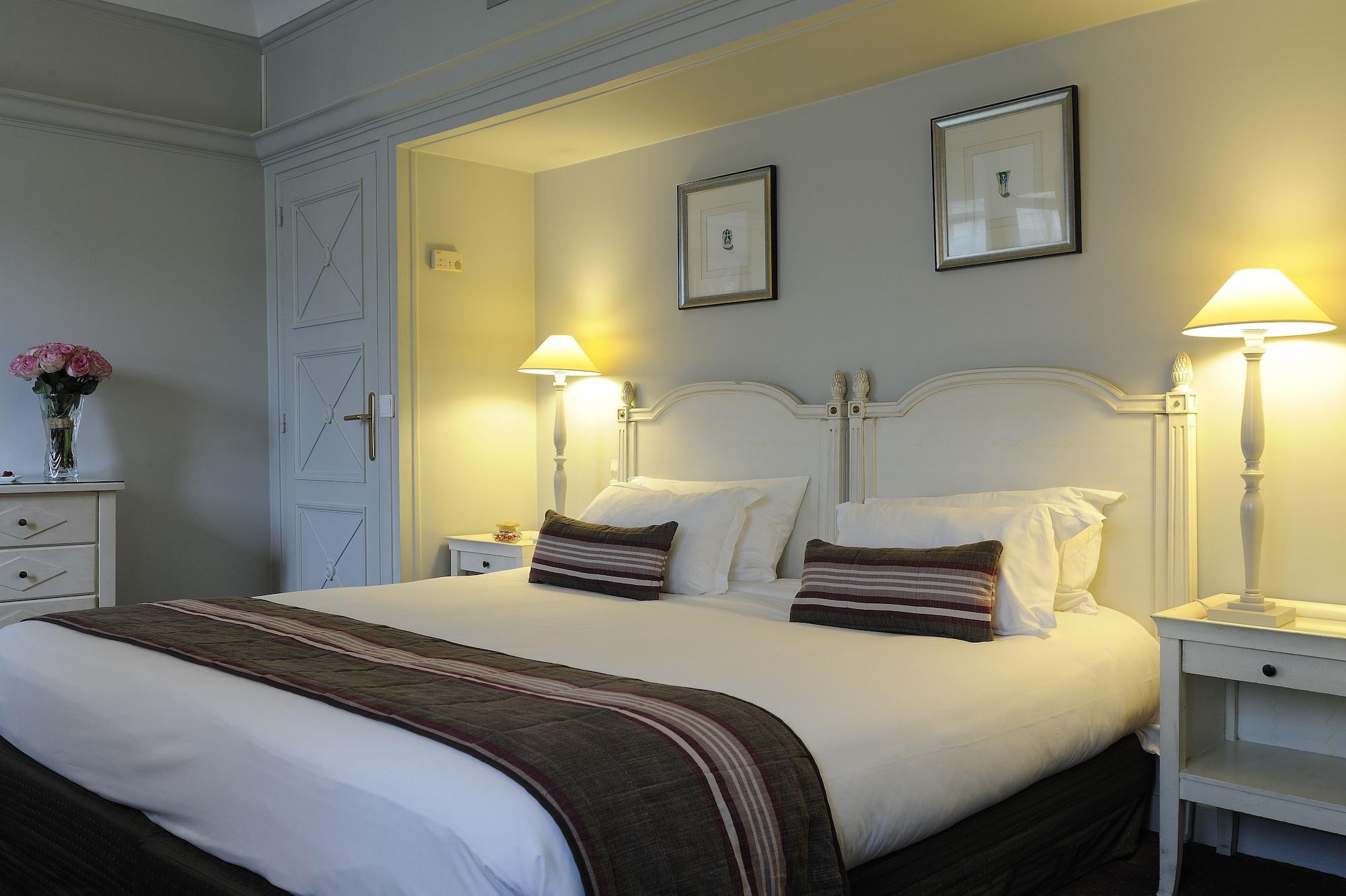 Royal Hotel Paris Champs Elysees Екстер'єр фото