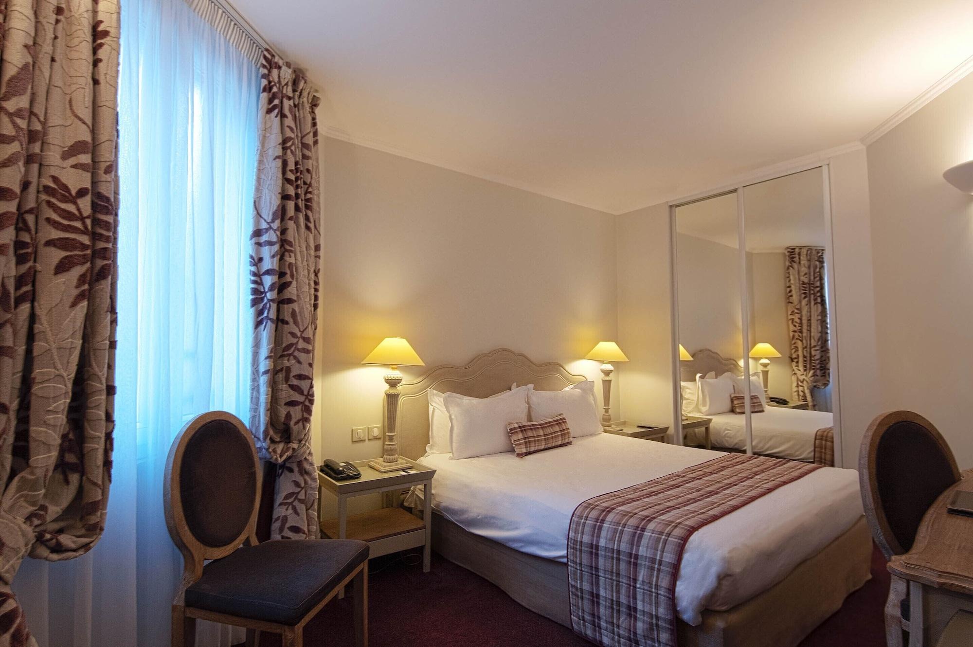 Royal Hotel Paris Champs Elysees Екстер'єр фото