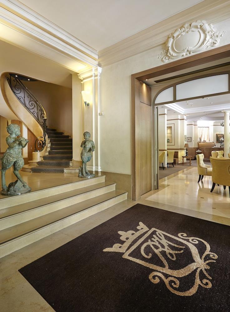 Royal Hotel Paris Champs Elysees Екстер'єр фото