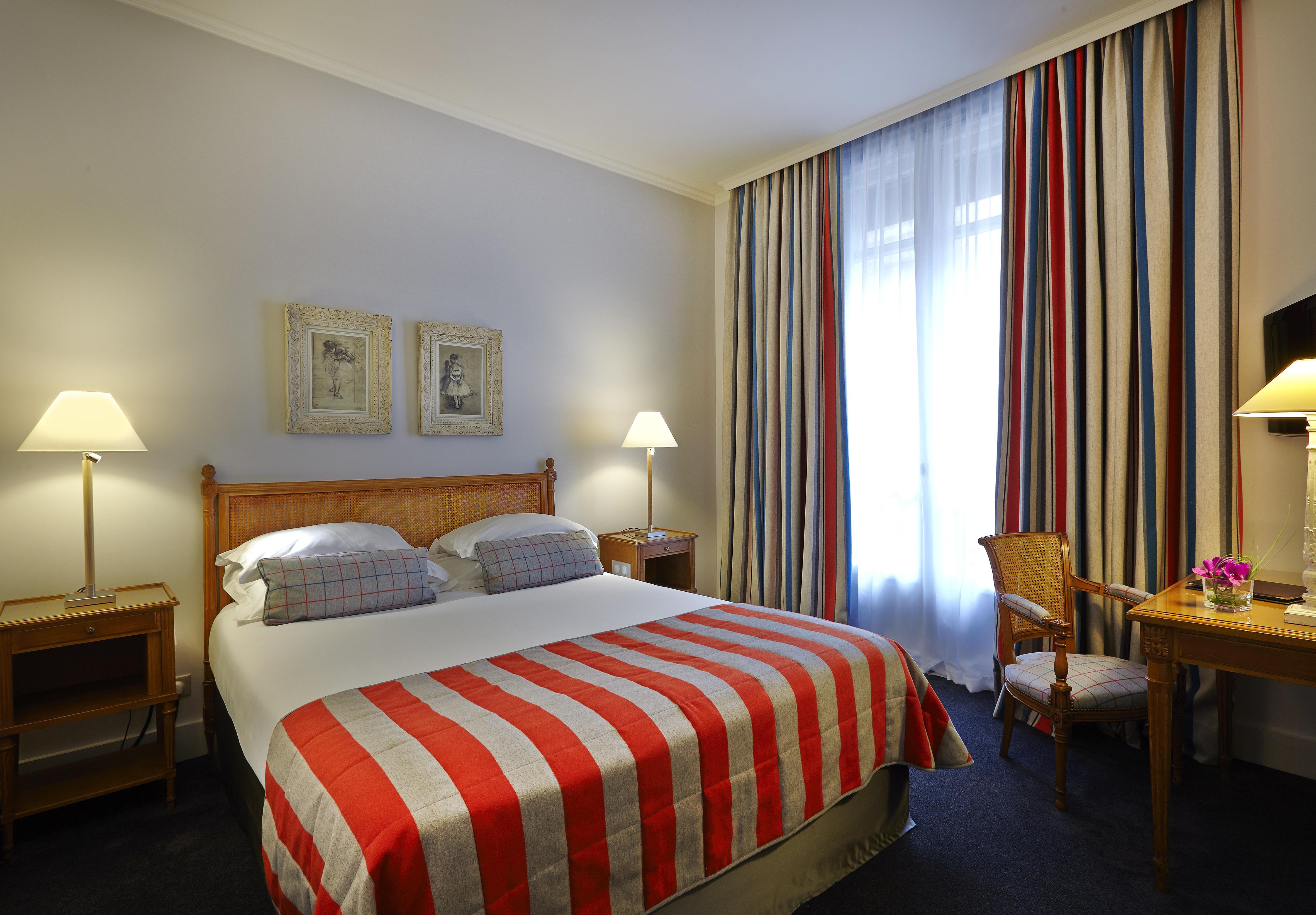 Royal Hotel Paris Champs Elysees Екстер'єр фото