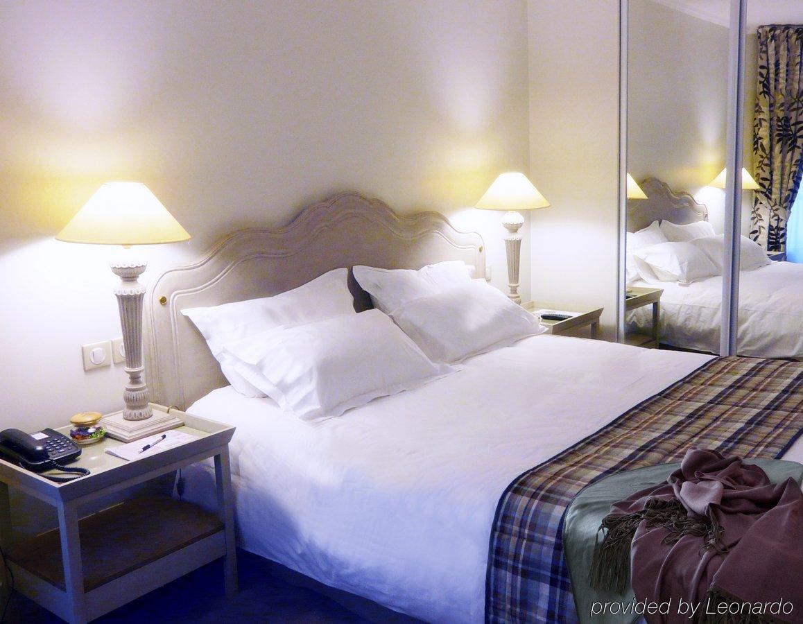 Royal Hotel Paris Champs Elysees Номер фото