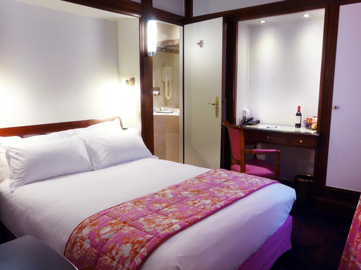 Royal Hotel Paris Champs Elysees Номер фото