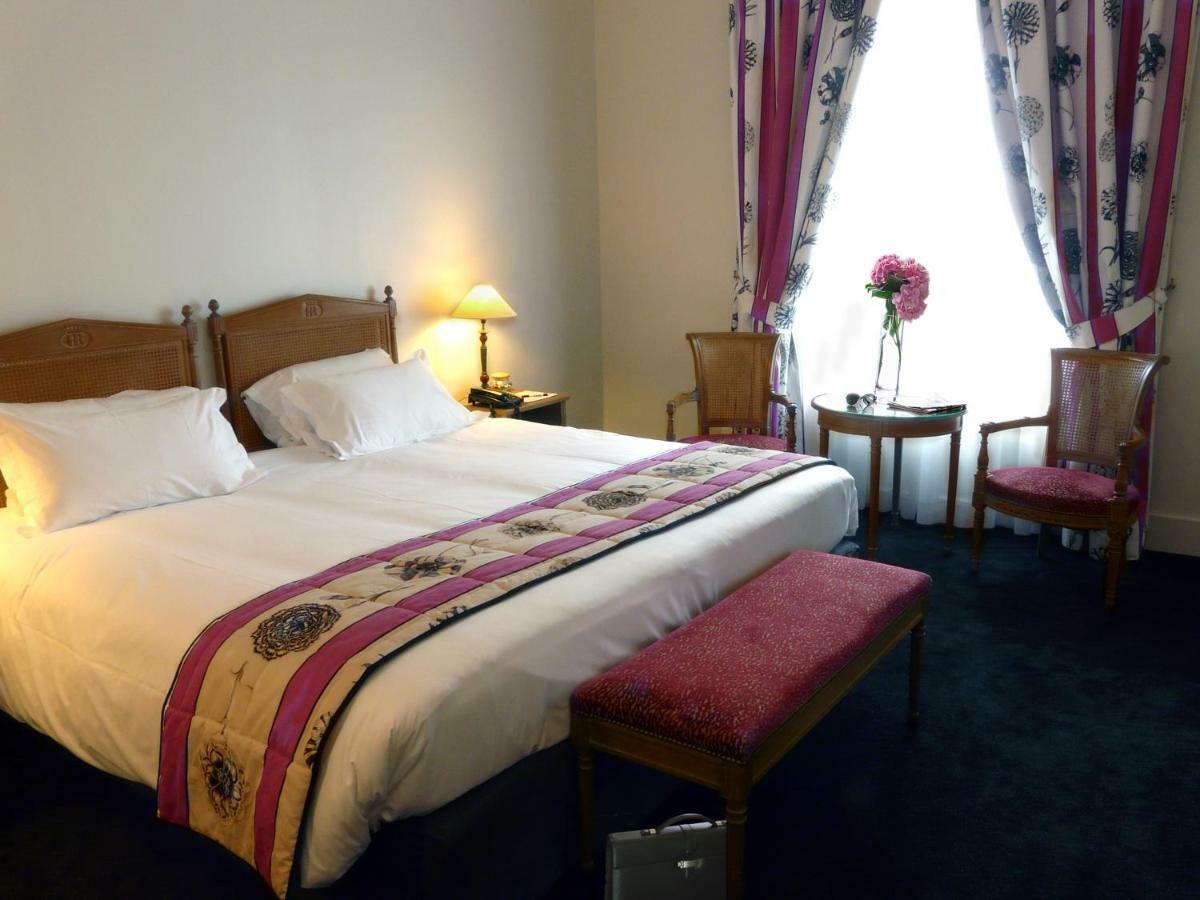 Royal Hotel Paris Champs Elysees Номер фото