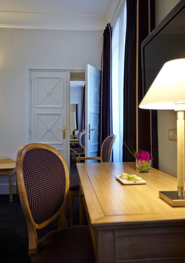 Royal Hotel Paris Champs Elysees Екстер'єр фото