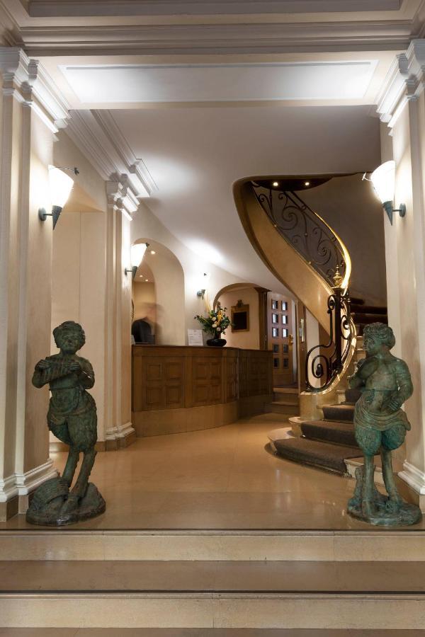 Royal Hotel Paris Champs Elysees Екстер'єр фото