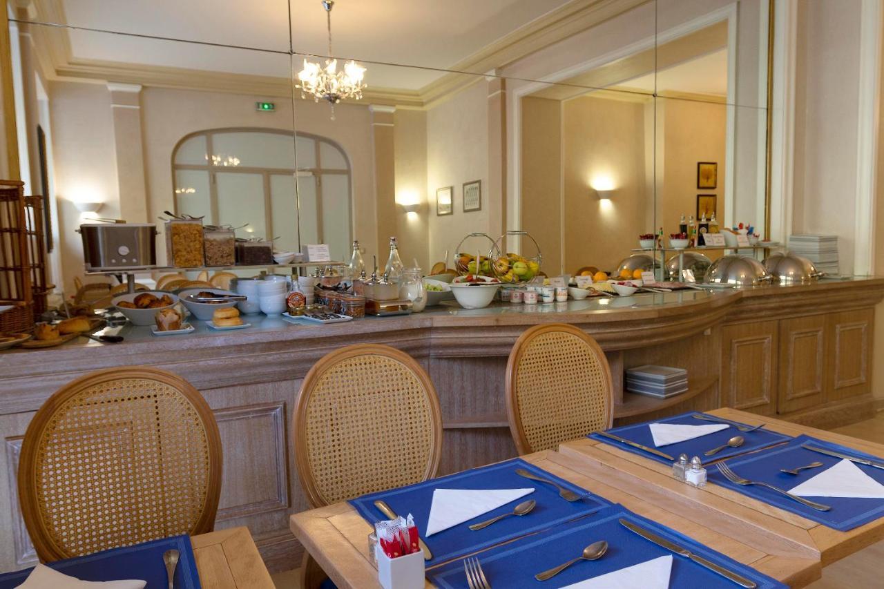 Royal Hotel Paris Champs Elysees Екстер'єр фото